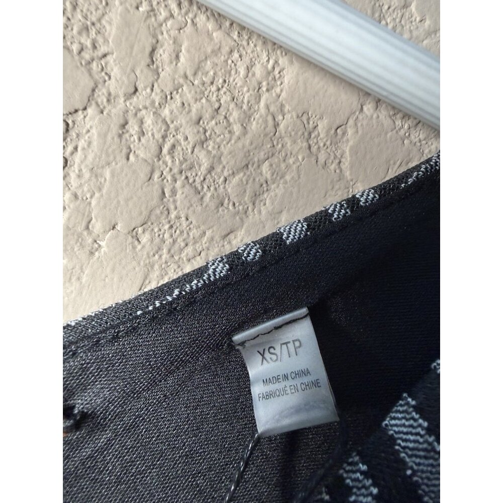 T Tahari Women's sleeveless belted Jumpsuit Black Chevron print NWT Size XS - Picture 6 of 14